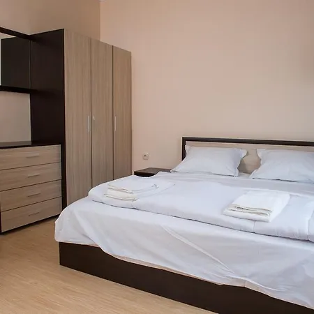 מלון דירות Anthony Complex 3*